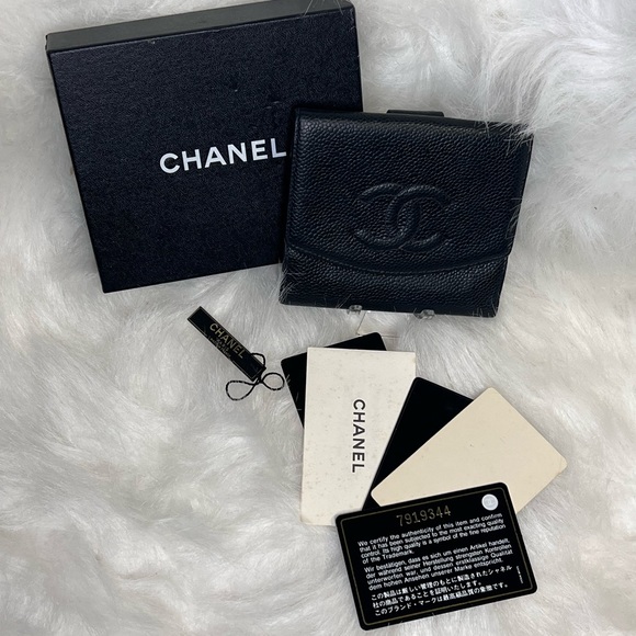 CHANEL Vintage Compact Wallet - Picture 3 of 11
